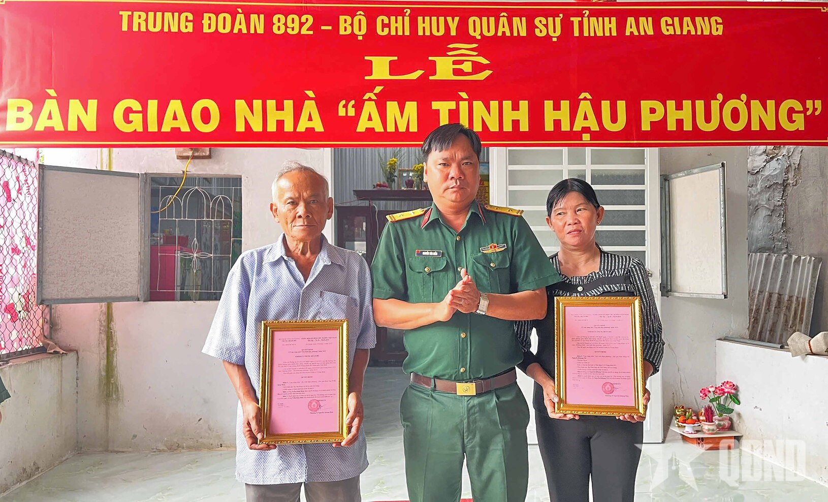 Trung đoàn 892 (Bộ CHQS tỉnh An Giang) bàn giao nhà “Ấm tình hậu phương”

